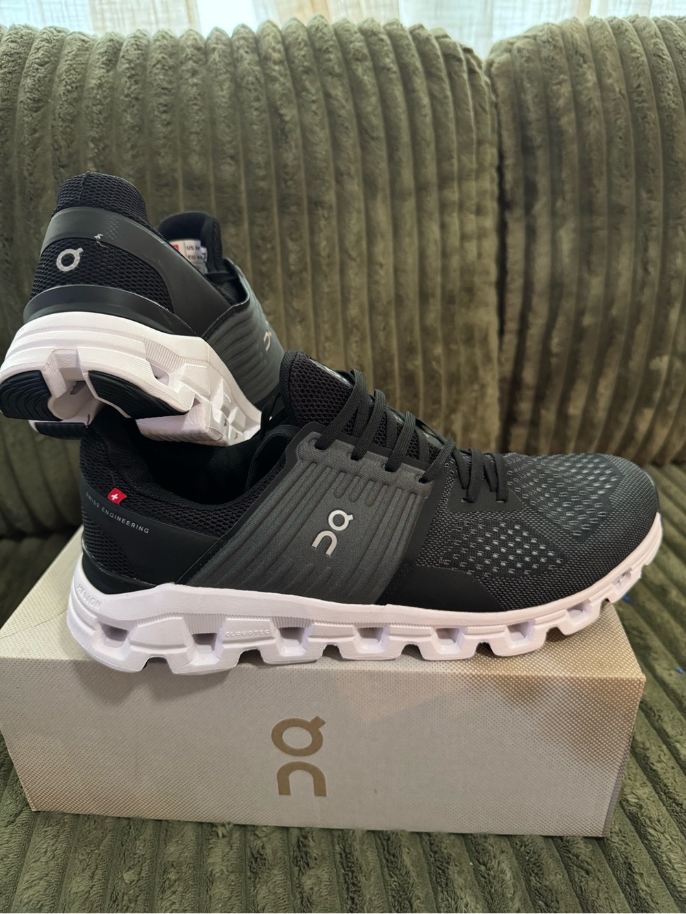 On Cloud Mens Athletic Running Shoes - Black/White